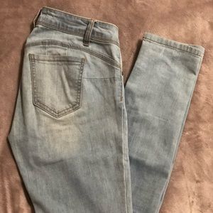 Light blue wash skinny jeans